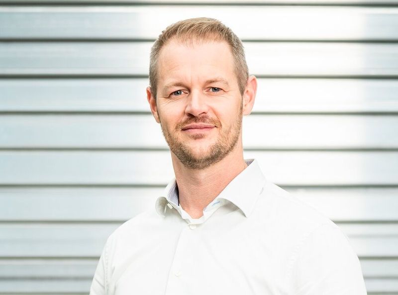 Christopher Marschner ist Geschäftsführer bei der MRM Fair Claim GmbH und kennt die Defizite bei der Kalkulation aus seiner Zeit im K&L-Betrieb.(Bild:  Alexander Kivrakidis / Fair Claim)