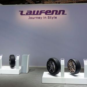 Die Reifen standen natürlich im Mittelpunkt der Messepräsentation.(Bild:  Rosenow/»kfz-betrieb«)