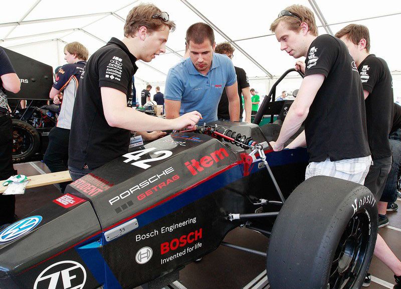 Beim Boxenstopp in Boxberg wurden die Formula Student-Teams von Bosch-Ingenieure beraten. (Bosch)