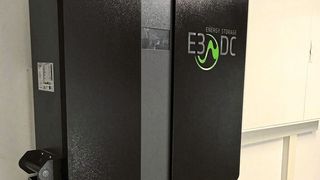 Dieses dreiphasige Hauskraftwerk S10 E (Hersteller E3/DC) hat eine Speicherkapazität von 15,84 kWh und liefert Energie für den Haushalt, Wärme und das E-Auto.. (Bild: E3/DC)