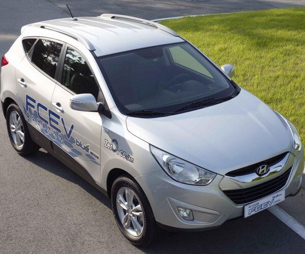 Der Hyundai  ix35 Hydrogen mit 100-kW-Brennstoffzellenantrieb hat dank Wasserstoffspeicher von 5,64 kg eine Reichweite von rund 560 km (Bild: Hyundai)
