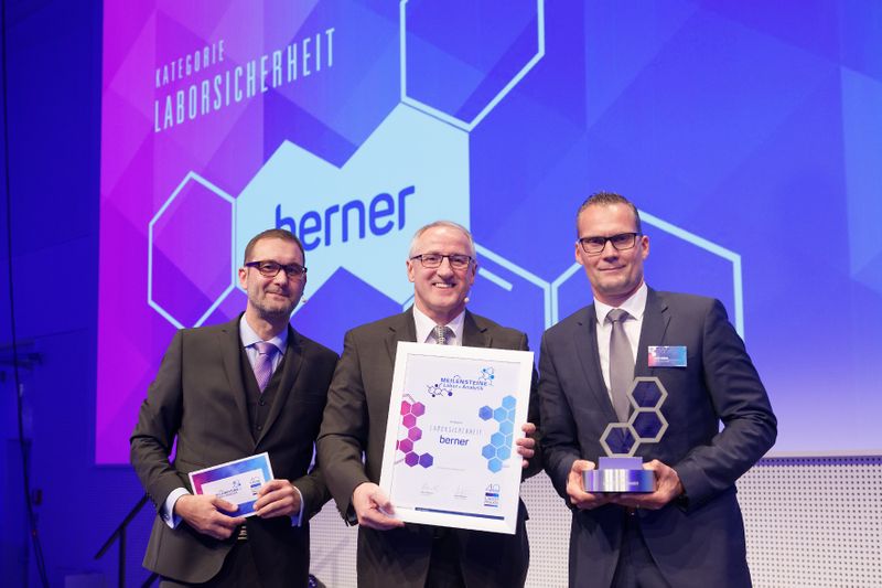 Impressionen von der LABORPRAXIS Meilenstein Gala und der Feier zum 40-jährigen Jubiläum am 30. November 2017 in Würzburg. Berner ist der Gewinner der Meilenstein-Kategorie Laborsicherheit. (Bild: Andreas Burkhardt/LABORPRAXIS)