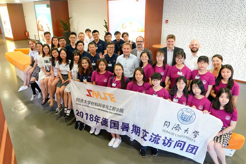 Langjährige Partner für Innovationen in den Materialwissenschaften: Studenten und Professoren der Tongji-Universität Shanghai besuchen die Unternehmenszentrale von Covestro in Leverkusen. (Covestro)
