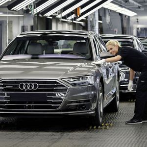 (Audi)