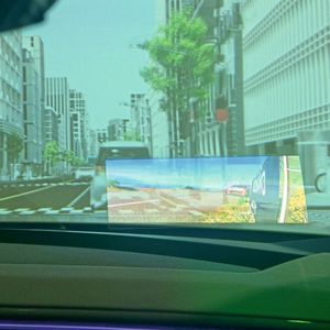 Die auf der Beifahrerseite dargestellten Inhalte sind für den Fahrer und weitere Insassen nicht sichtbar.(Bild:  Sven Prawitz/Vogel Communications Group)