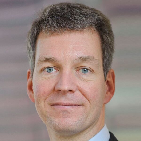 Dr. Hannes Richert (Bild), Projektingenieur & Projektmanager in der Planung und Abwicklung von Anlagenbauprojekten in der Spezialchemie, stellt zusammen mit seinem Evonik-Kollegen Jürgen Stienemeier, Leiter der Abteilung Technische Applikationen in der Service Unit „Process Technology & Engineering“, den DEXPI (Data EXchange in the Process Industry)-Ansatz vor. (Evonik)
