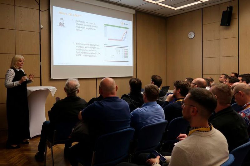 Dr. Lidmila Fusková von der Diribet GmbH adressierte in ihrem Vortrag das Problem von falsch-positiven wie auch falsch-negativen Schraubfallbewertungen. Als Lösung präsentierte sie eine KI-gestützte Auswertung der ganzen Schraubkurve in Echtzeit. (Bild: D. Quitter - VCG)