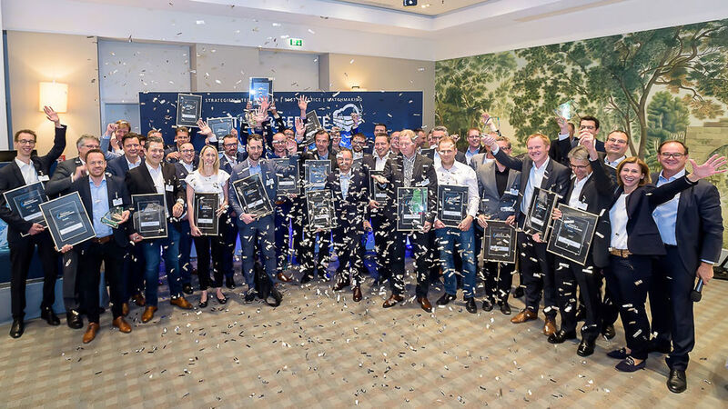 Die strahlenden Gewinner der HOSTING & SERVICE PROVIDER AWARDS 2018 (Vogel IT-Akademie / © Marko's Photography)