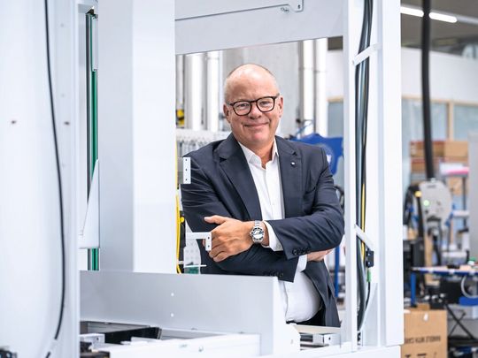 Jörg Ellerkmann (Head of Sales & Service, TRUMPF Schweiz AG): «Automatisierung mag zunächst banal erscheinen, doch die Kombination aus niedrigen Stückzahlen, einem breiten Produktspektrum und hoher geometrischer Komplexität erfordert massgeschneiderte Lösungen anstelle einer universellen Automatisierungslösung.»(Bild:  Trumpf Schweiz AG)