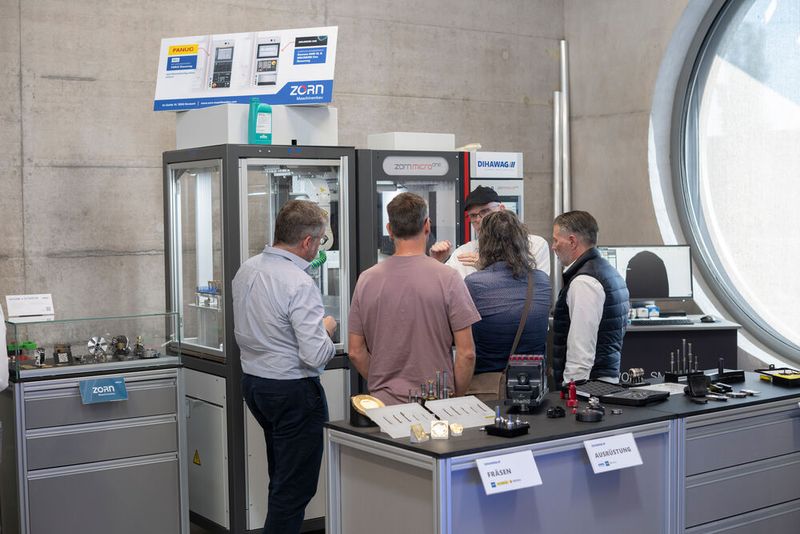 Ziel des Experience Centers ist es, moderne Fertigungstechnologien erlebbar zu machen, technisches Know-how zu vertiefen und gemeinsam mit Kunden individuelle Lösungen zu entwickeln. (Bild: Urma AG)