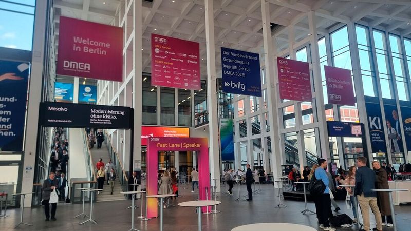 Gesprächsthema auf der DMEA war der Ausblick auf 2027: bvitg-Geschäftsführer und Veranstalter Sascha Raddatz sagte: „Mit Blick auf 2027 freuen wir uns darauf, die DMEA weiterzuentwickeln, neue Impulse zu setzen und ihre Rolle als führende Plattform der digitalen Gesundheit weiter auszubauen.“  (Bild: @ Serina Sonsalla)