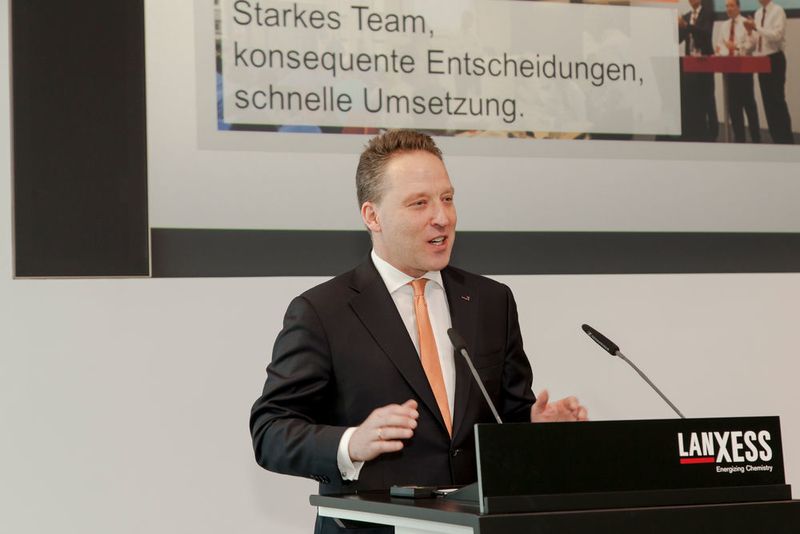 Lanxess-Vorstandsvorsitzender Matthias Zachert blickte auf der Bilanzpressekonferenz auf ein erfolgreiches Jahr 2015 zurück. (Bild: Lanxess)