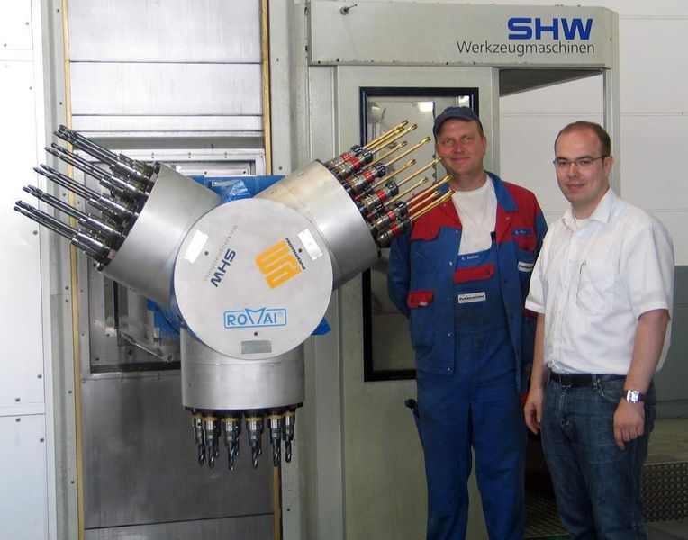 Unisono zufrieden mit dem erfolgreich abgeschlossenen Rationalisierungsprojekt „Mehrspindelkopfträger“ sind   (v.l.) Steffen Roller, Gruppenleiter der Putzmeister Concrete Pumps GmbH in Althengstett, und Mathias Maier,  geschäftsführender Gesellschafter der Romai Robert Maier GmbH in Vaihingen. (Archiv: Vogel Business Media)