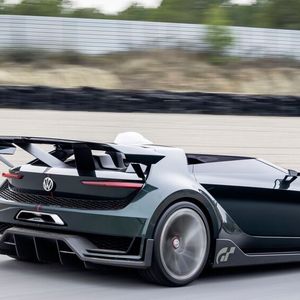 Trotz der supersportlichen Optik handelt es sich bei dem Roadster um ein Golf-7-Derivat.(Bild:  VW)