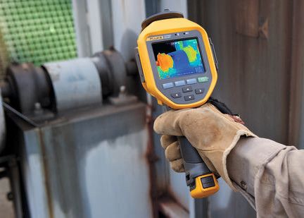 TI400-Serie von Fluke: Weil sich anbahnende Betriebsausfälle auch in zunehmender Wärmeentwicklung bemerkbar machen, geht der Trend zu einer ergänzenden Verwendung von Infrarot-Wärmebildkameras. (Bild: Distrelec)