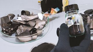 Das Fraunhofer IKTS erforscht an seinem neuen Standort in Freiberg effiziente Recyclingprozesse zur Kreislaufführung kritischer Batterierohstoffe. Zukünftig sollen Batteriepulver mit hoher Reinheit zurückgewonnen und für die Herstellung neuer Batterien nutzbar gemacht werden. (Fraunhofer IKTS )