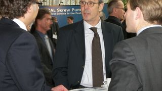Albrecht Manderscheid, Vorsitzender der FSK im Gespräch mit Tagungsgästen.  (Bild: PROCESS)