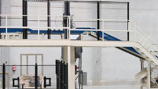 In der Transportanlage können auch schwere Säcke mühelos transportiert werden. (Bild: Copal)