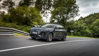 Der gesamte VW-Konzern muss im Jahr 2025 in Europa deutlich mehr E-Autos verkaufen. Zum Beispiel den elektrischen Audi Q6. (Bild: Audi)