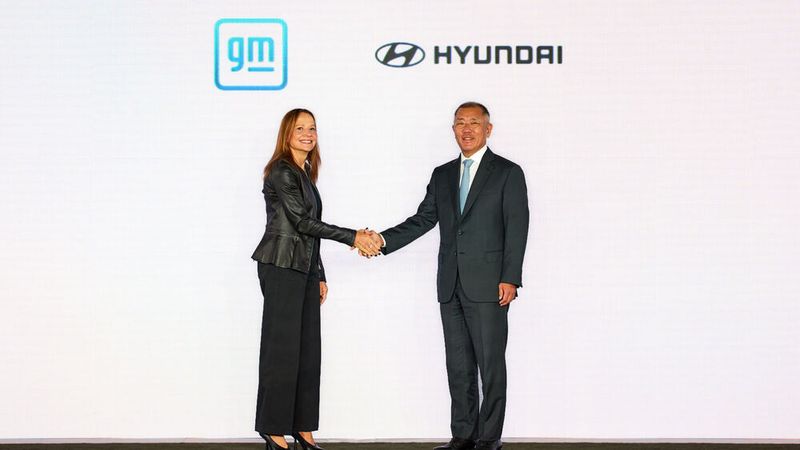 Marry Barra und Euisun Chung(Bild:  Hyundai)