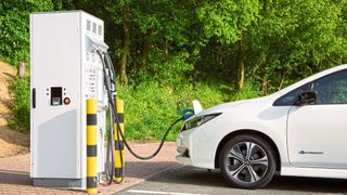 Die Förderung von neuen E-Autos sorgt beim Handel mit gebrauchten Stromern für Probleme. (Nissan)