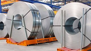 Durch Coilprotect stehen Blechcoils bombenfest. Mit den Varianten Altus, Semi und Premium ist man quasi immer auf der sicheren Seite. Halle 8 am Stand E04 auf der EMO Hannover 2019. (Secutex)