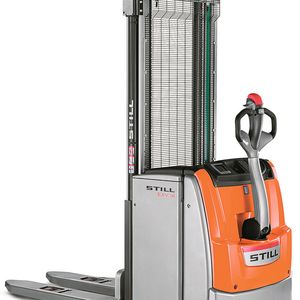 Hochhubwagen haben eine Schlüsselrolle in der Intralogistik, denn kaum ein anderes Flurförderzeug ist so vielseitig einsetzbar.