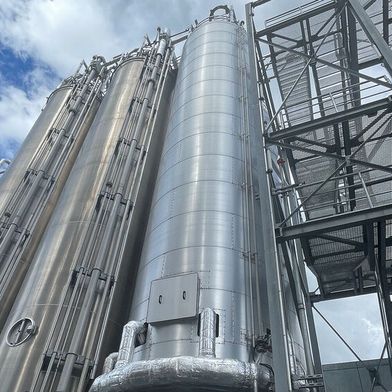 Mit dem FDA Letter of No Objection bestätigt die US-Behörde, dass Coperions Kombination aus Doppelschneckenextruder und Siloentgasung EcoFresh lebensmitteltaugliches Rezyklat aus HDPE und PP erzeugt.  (Bild: Coperion, Stuttgart, Deutschland)