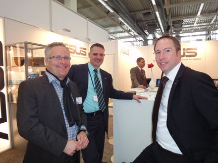 Michael Gerke, 004 Beratungs- und Dienstleitung, Erich Sumner und Jürgen Richter von ASUS. (Archiv: Vogel Business Media)