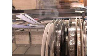 Die Rüstkontrolle prüft, ob sich die laut Stückliste richtigen Bauteile in der richtigen Zuführung des Bestückungsautomaten befinden (Archiv: Vogel Business Media)