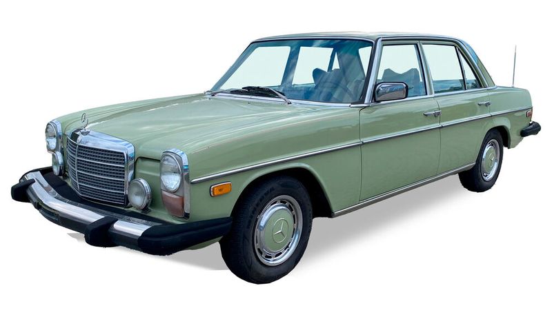 11. Preis: Der Mercedes Benz 240 D 3.0, Baujahr 1976, als Teil der berühmten W115-Baureihe, auch bekannt als 