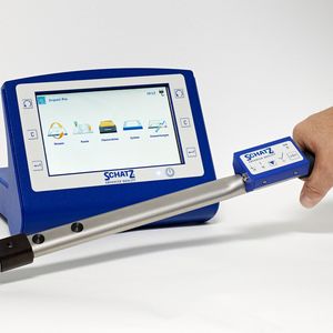 Der Drehmoment-/Drehwinkel-Handsensor ermöglicht Analysen von Verbindungselementen in Verbindung mit dem Vorspannkraftsensor, so dass die Reibverhältnisse vor Ort ermittelt werden können.
