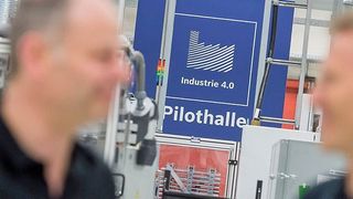 Bereits im Jahr 2020 sollen bis zu 50 Mrd. Geräte im Internet eingebunden sein – angefangen beim einzelnen Sensor bis hin zur kompletten Maschine oder Fabrik. Und alle liefern ungeheuere Mengen Daten. (Bild: Bosch)