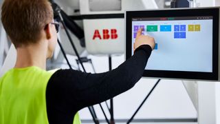 ABB zeigt ebenfalls das Portfolio an Software. Darunter die neueste Version von Pickmaster Twin – einer Robotersoftware für kameragestützte Kommissionier- und Verpackungsanwendungen.  (Bild: ABB / H. Nordlander)