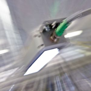 Bild 1: Durch ein verbessertes Beleuchtungskonzept lässt sich signifikant Energie einsparen und die Maschine wird besser ausgeleuchtet.