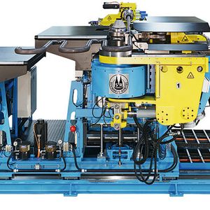Bild 1: Für Rohrleitungen in Krafwerken müssen auch hochfeste Werkstoffe mit engen Radien gebogen werden, was die Maschine CNC 100 DB Twin von Schwarze-Robitec schafft.