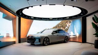 Der neue „Exclusive-Privacy“-Raum in der BMW-Welt soll ein ganz besonderes Erlebnis bei der Fahrzeugauslieferung ermöglichen. (Bild: BMW)