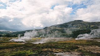 Stammt das Leben aus dem Erdinneren, und kam erst über Geysire an die Oberfläche? (Symbolbild) (gemeinfrei, Andreas Strandman)