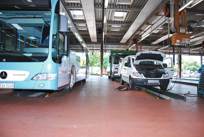 Transporter, Lkw oder Stadtbus: Die Werkstatt repariert und wartet alle Arten von Nutzfahrzeugen – und das ohne Markenbindung. Fotos: Rosenow, Wenz (Archiv: Vogel Business Media)