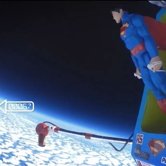 Superman und Raspberry Pi: Reise in die Stratosphäre Superman und Raspberry Pi: Reise in die Stratosphäre