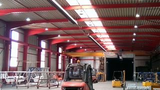 Mithilfe eines kleinen Schalters können die Anwender bei dieser energiesparenden LED-Hallenbeleuchtung entscheiden, ob sie 150, 120, 100 oder 70 W in ihrem Arbeitsbereich benötigen. (Bild: LG Lighting)