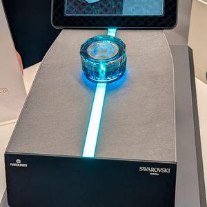 In Zusammenarbeit mit Swarovski hat Marquard einen intelligenten Drehknopf entwickelt, der aktiv ein haptisches Feedback gibt. (Bild:  Stefanie Eckardt)