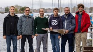 Das Projektteam der HAW Kiel untersucht, ob Naturmaterialien eine nachhaltigere Alternative zu den konventionellen glas- und kohlefaserverstärkten Kunststoffen sind. (Bild: HAW Kiel)