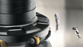 Zwei neue Sorten von Hartmetall-Wendeschneidplatten bietet Sandvik-Cormant jetzt an, um die Einsatzfähigkeit der Coromill-Familie zu optimieren, wie es heißt. GC4330, eine mittelharte, und GC4340, eine zähe Variante, heißen die stahlzerspanenden Neuzugänge, die aber auch für Gusseisen oder ISO-M-Edelstahl geeignet seien. (Sandvik Cormant)