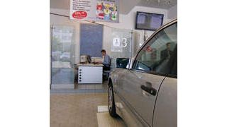 Der Serviceberater hat seinen Arbeitsplatz in der Dialogannahme. Sie ist mit einer Fußbodenheizung und einer separaten Eingangstür ausgestattet. (Foto: Lauer)