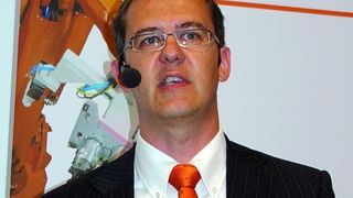 „Die sichere Interaktion zwischen Mensch und Roboter wird immer wichtiger“, sagt Christoph Winterhalter, Leiter Roboterautomation &amp; Produkte bei der ABB Automation GmbH. Bild: Kroh (Archiv: Vogel Business Media)