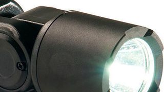 Die neuen Lampen bieten eine leichtere, kompakte Polymerbauweise, die gemäß IPX8 tauchfähig ist. (Peli / Felipe Passolas)