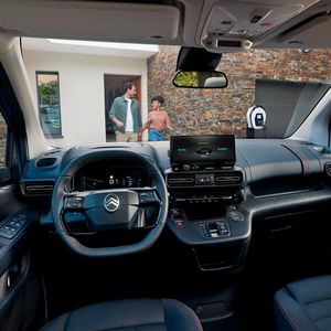Das Cockpit präsentiert sich digitaler als bisher.(Bild:  Citroën)