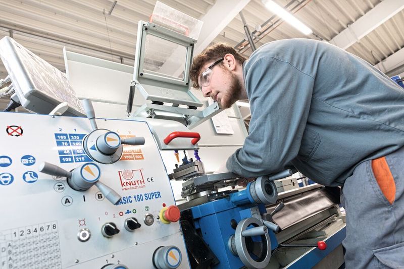 15 Knuth-Maschinen sind in der neuen Ausbildungswerkstatt der thyssenkrupp MillServices & Systems GmbH (tkMSS) in Oberhausen im Einsatz. (Bild: Knuth Werkzeugmaschinen)