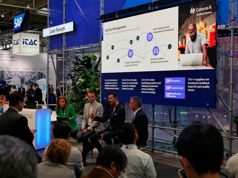 Die vielen Live-Panels deckten auf der Messe ein breites Spektrum an Themen ab.  (Bild: Sandro Kipar/VCG)